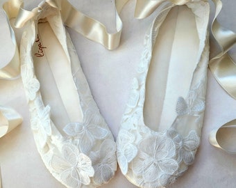 Cream White Flower lace Wedding shoes with removable satin ribbons Made to order wedding ballet pumps Matched to wedding dress Customizable