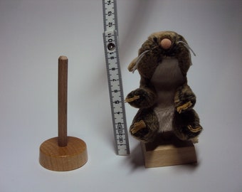 finger puppet stand