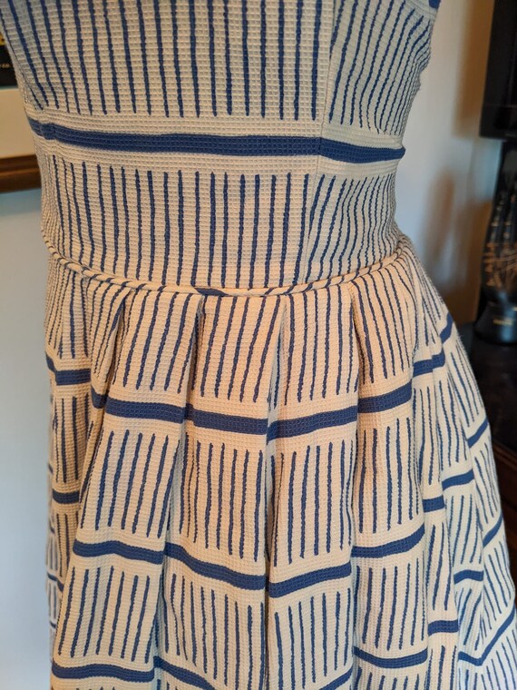1950s Blue and white striped full pleated waist s… - image 6