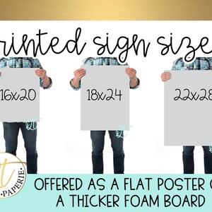 Op de afbeelding: Drie personen houden bedrukte borden vast in drie verschillende maten. De borden zijn 16x20 inch, 18x24 inch en 22x28 inch. De borden worden aangeboden als een platte poster of een dikkere schuimplaat.