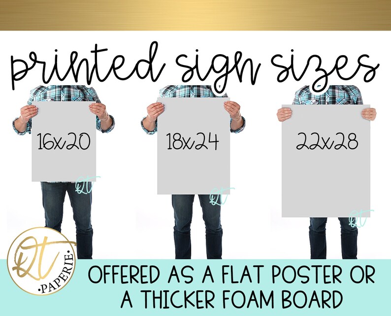 Op de afbeelding: Drie personen houden bedrukte borden vast in drie verschillende maten. De borden zijn 16x20 inch, 18x24 inch en 22x28 inch. De borden worden aangeboden als een platte poster of een dikkere schuimplaat.