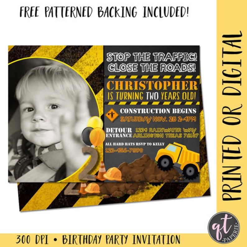 Op de afbeelding: Verjaardags uitnodiging met een bouwthema met een foto van een jonge jongen. De uitnodiging heeft gele en zwarte strepen, een bouwtruck en de tekst "Stop the Traffic! Close the Roads! Christopher is turning two years old! Construction Begins Saturday Nov. 28 2-4pm Detour 1234 Rainwater Way Entrance Arlington Texas 76107 All Hard Hats RSVP to Kelly 123-456-7890".