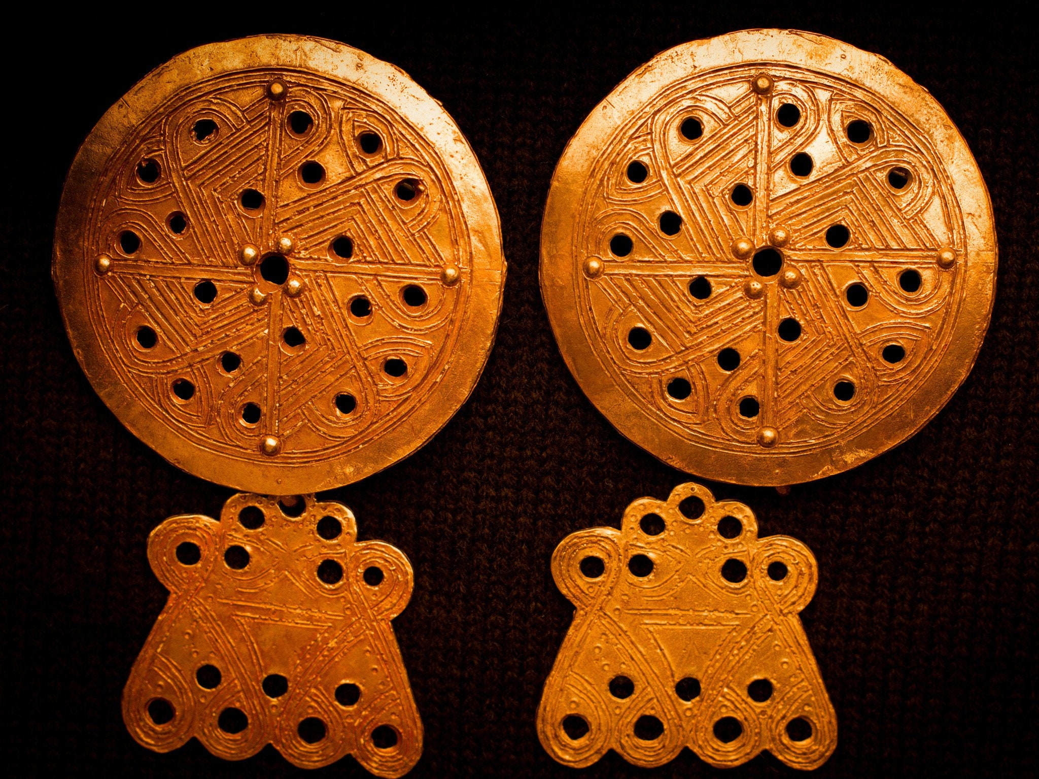 Round Brooches Set Ingwaz Brass main image 0