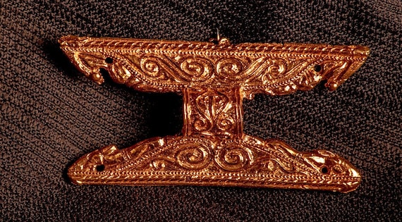 Equal online arm brooch