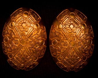 Turtle Brooch set with wolves - TB02