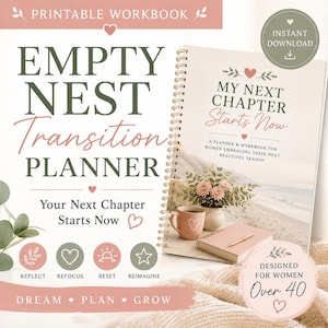 以下が含まれることがあります： スパイラル綴じの印刷可能なワークブック「Empty Nest Transition Planner」。表紙にはビーチの風景、ピンクのマグカップ、ノートが描かれています。テキストには「My Next Chapter Starts Now」「Reflect」「Refocus」「Reset」「Reimagine」「Dream」「Plan」「Grow」が含まれています。