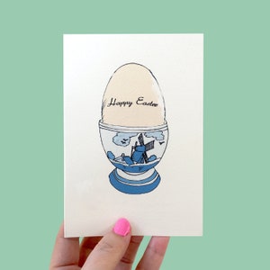 Delft Windmill Egg Cup Happy Easter Card, Tarjeta de Pascua adornada con brillo divertido, Cute Dutch Egg Cup Ilustración Tarjeta hecha a mano