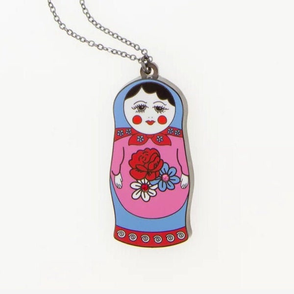 Collier de charme de poupée Babushka, pendentif de déclaration de poupée gigogne, poupée Matryoshka en or avec joues en cristal Swarovski