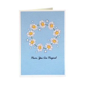 Mama Je bent magische Daisy Chain Moederdagkaart, mooie bloemen Moederdagkaart verfraaid met witte glitter, verjaardagskaart voor mama