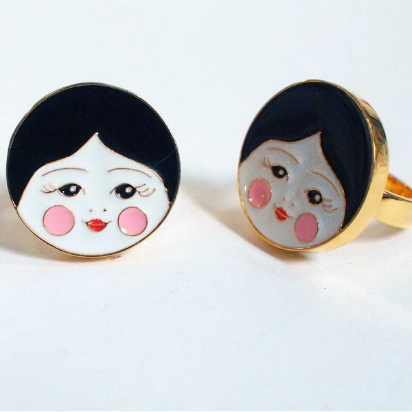 Mignon émail poupée visage bague plaquée or, bague de poupée kitsch nesting, cadeau pour elle