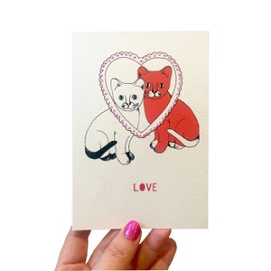 Cat Love Valentijnskaart met roze glitterhart, handgemaakte Valentijnskaart, geïllustreerde kattenkaart