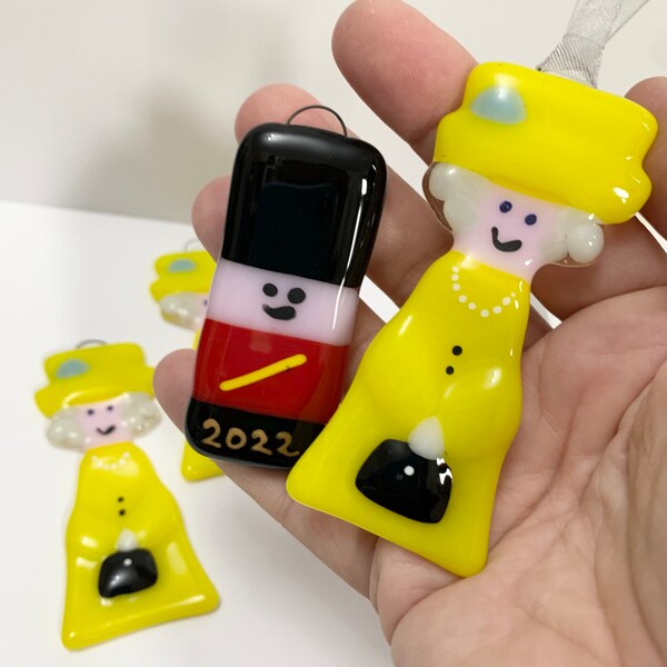 Queen Elizabeth Ii Glass Ornament Etsy