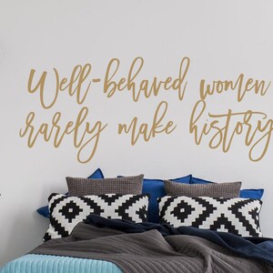 Feministische muursticker - feministische sticker - feministische muurdecor - feministische sticker - feministische quote - sticker goed opgevoede vrouwen schrijven zelden geschiedenis afbeelding 4