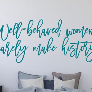 Feministische muursticker - feministische sticker - feministische muurdecor - feministische sticker - feministische quote - sticker goed opgevoede vrouwen schrijven zelden geschiedenis afbeelding 3