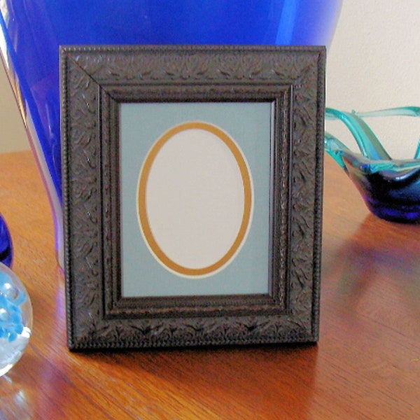 Ornate Wood Picture Frame  Coffee Finish with Patina Holds 2 1/2 x 3 1/2 Inch ACEO  Photo Art  Museum Glass Back  Hardware Linen Mat Gold