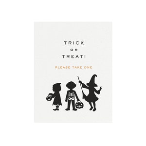 Trick or Treat Sign,No Contact Halloween Sign, Fall Harvest Party Sign, Trick or Treat, Cute Kids Halloween Laminated Printed or Printable