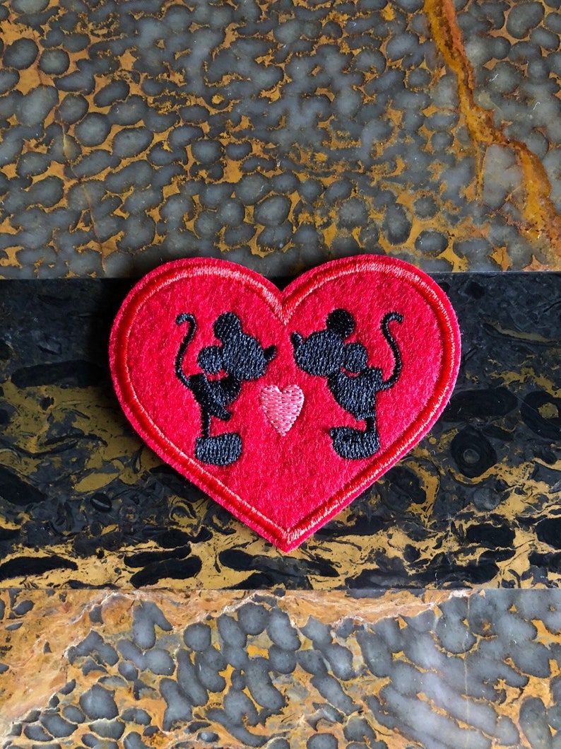 2 1 Minnie Mouse 1 Mickey Mouse Kissing Iron Sew On Patch 2.75/"L x 2.75/" W