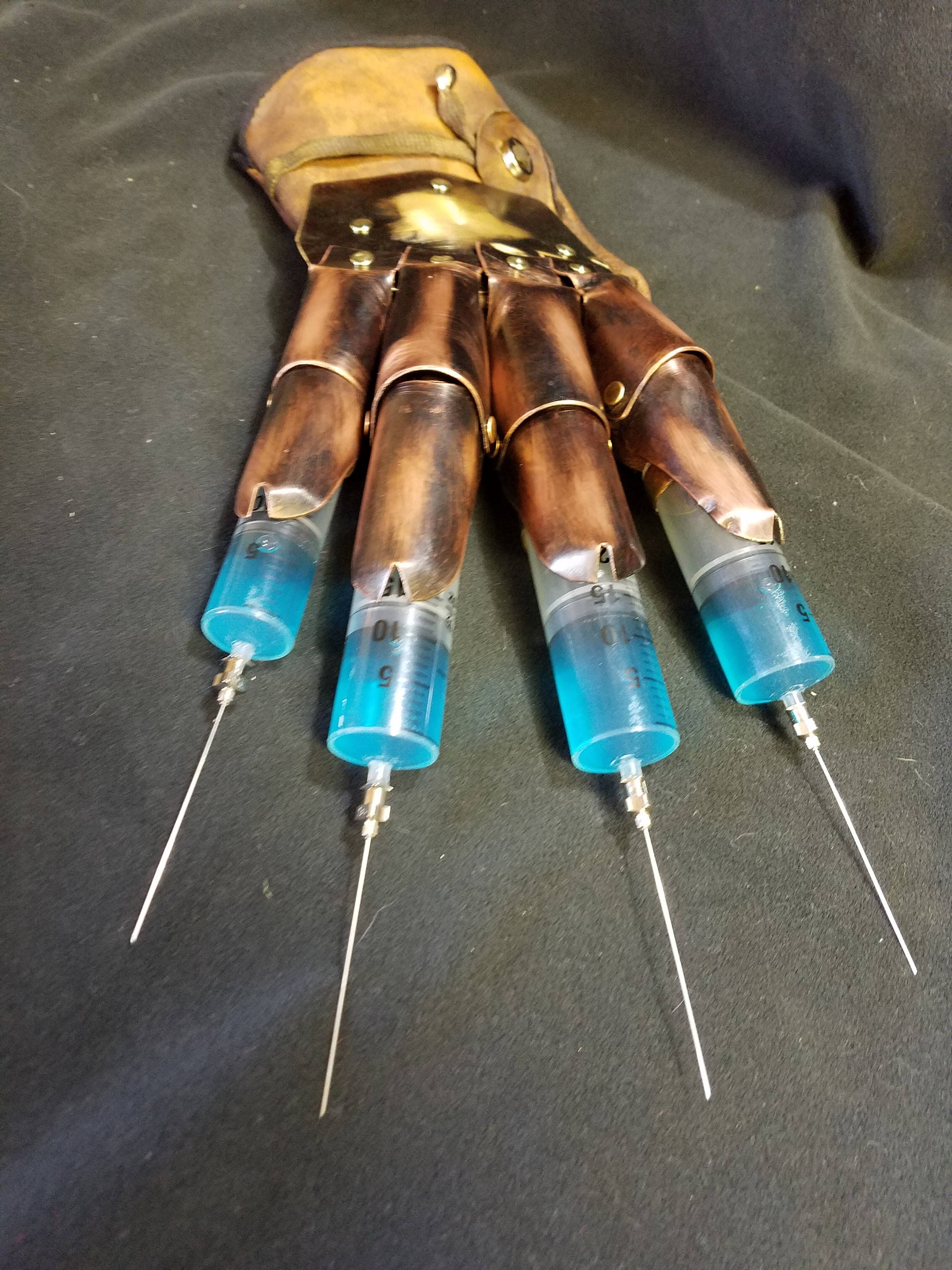 フレディの注射器グローブ、ドリームウォリアーズ、エルム街の悪夢3の