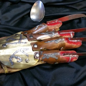 Freddy glove, A Nightmare on Elm Street 5: The Dream Child prop replica