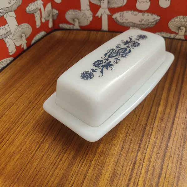 Vintage Pyrex Old Town Blue Onion butter dish 1970s