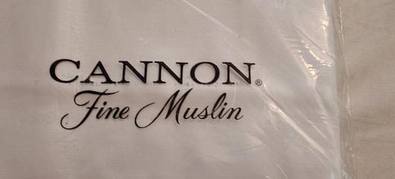 Vintage 100% Muslin cotton Cannon white standard pillowcase pair New In Package 1970s