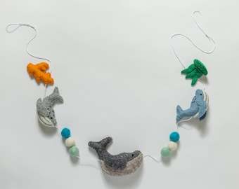 Handgemaakte vilten walvis banner oceaan slinger thema kwekerij baby shower cadeau Montessori Waldorf grijze walvis blauw schattig leuk decor voorschoolse toespraak