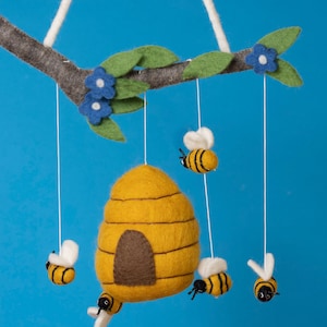 Felt Bee Mobile Montessori Baby Nursery Mobile Baby Shower Gift Mobile Handmade Felt Bee and Flower Activity Mobile Waldorf Bees Honey
