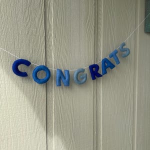 Pancarta de felicitaciones de fieltro Pancarta de felicitaciones universitarias azules Decoración para baby shower Fiesta de graduación de Duke Yale Columbia para bebé Banner de la Academia Naval