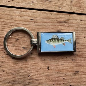 パーチ魚のキーホルダー、淡水釣りギフト、父の日釣りギフト、誕生日釣りギフト、クリスマス釣りギフト