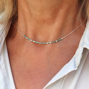 Collar gargantilla, cadena fina, plata maciza y cuentas miyuki turquesa jaspeada, collar de mujer estilo minimalista