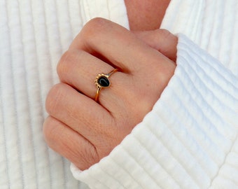 Small gold stainless steel ring and black agate stone, adjustable women's ring, minimalist style, women's gifts