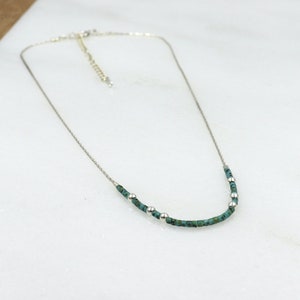 Collier ras de cou chaine fine argent massif et perles miyuki turquoises marbrées,collier femme style minimaliste image 3