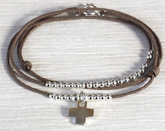 bracelet cordon trois tours perles et croix en argent 925