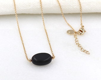 gold-plated chain necklace and black agate gemstone necklace