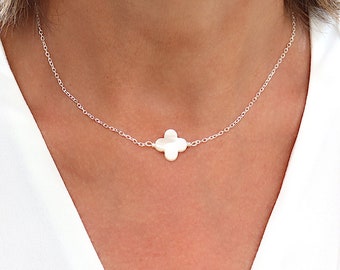 Women's mother-of-pearl clover necklace on solid silver chain, gift for women, choker necklace