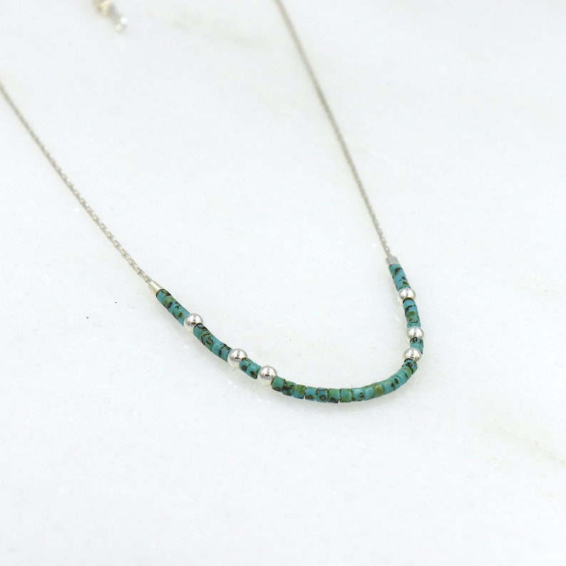 Collier ras de cou chaine fine argent massif et perles miyuki turquoises marbrées,collier femme style minimaliste image 5