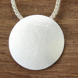 Pendant silver 925/-, disc 25 mm, paper structured