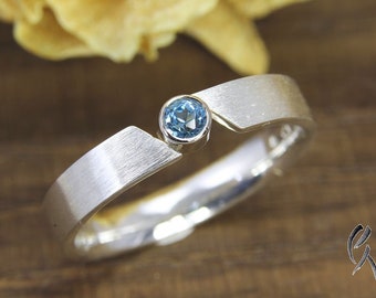 Ring Silber 925/- mit eisblauem Topas