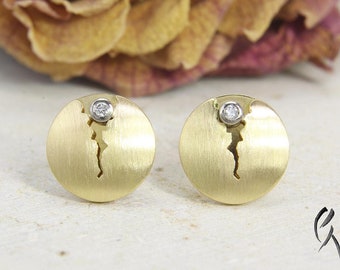 Round ear studs gold 750/- with brilliant