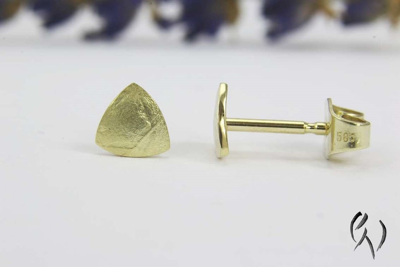 Stud earrings gold 585/, mini triangle paper structure, handmade image 3