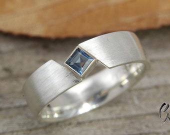 Ring Silber 925/-  mit Blautopas-Carrée, London Blue