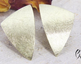 Studs Gold 585/-, large triangle, 24.5 mm, matte scratched