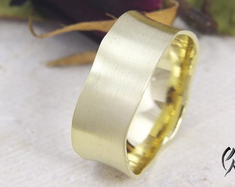 Wide ring made of gold 585/- with a brushed surface, handwork