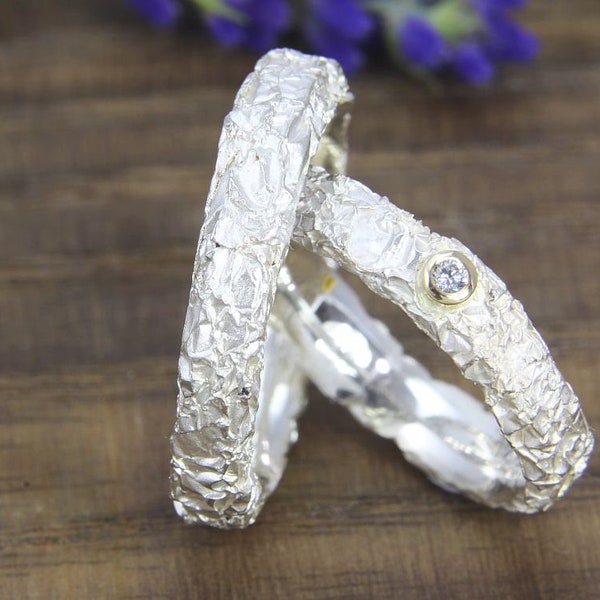 Zwei schmale Ringe aus Silber 925/-, Zerknittert, Paar, Trauringe, Verlobungsringe Set