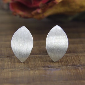 Ohrstecker Silber 925/-, kleines Navette, Handarbeit