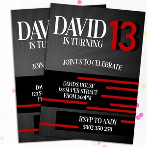 K&ouml;nnte beinhalten: Zwei schwarze und graue Geburtstagseinladungen mit dem Text "DAVID WIRD 13". Die Einladungen haben ein radiales Design und rote Akzente. Der Text enth&auml;lt Adresse und RSVP-Informationen.