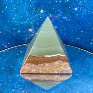 Pyramide d&#39;onyx vert