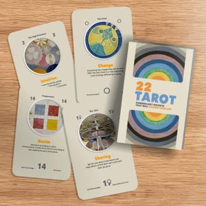 22 Tarot – Numerologie Tarot – Große Arkana – Deutsch – Englisch – Multilinguales Deck für Divination, Numerologie & Spirituelles Wachstum