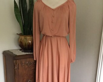 Oryginalna sukienka maxi z odkrytymi ramionami i długim rękawem z lat 70. / S / M / Brzoskwiniowa / Coachella / Retro / Hippy / Boho / Sukienka