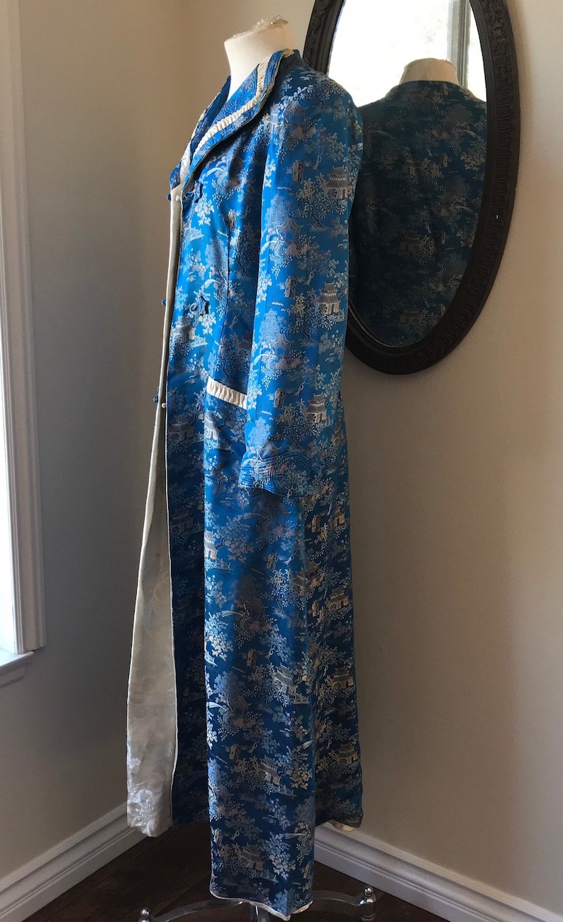 lingerie Vintage Chinese reversible robehouse coat loungewear Blue side has a village scene Cream side has floral design women clothin